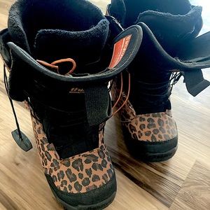 Thirty two womens lashed cheetah snowboard boots